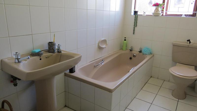 To Let 3 Bedroom Property for Rent in Edgemead Western Cape